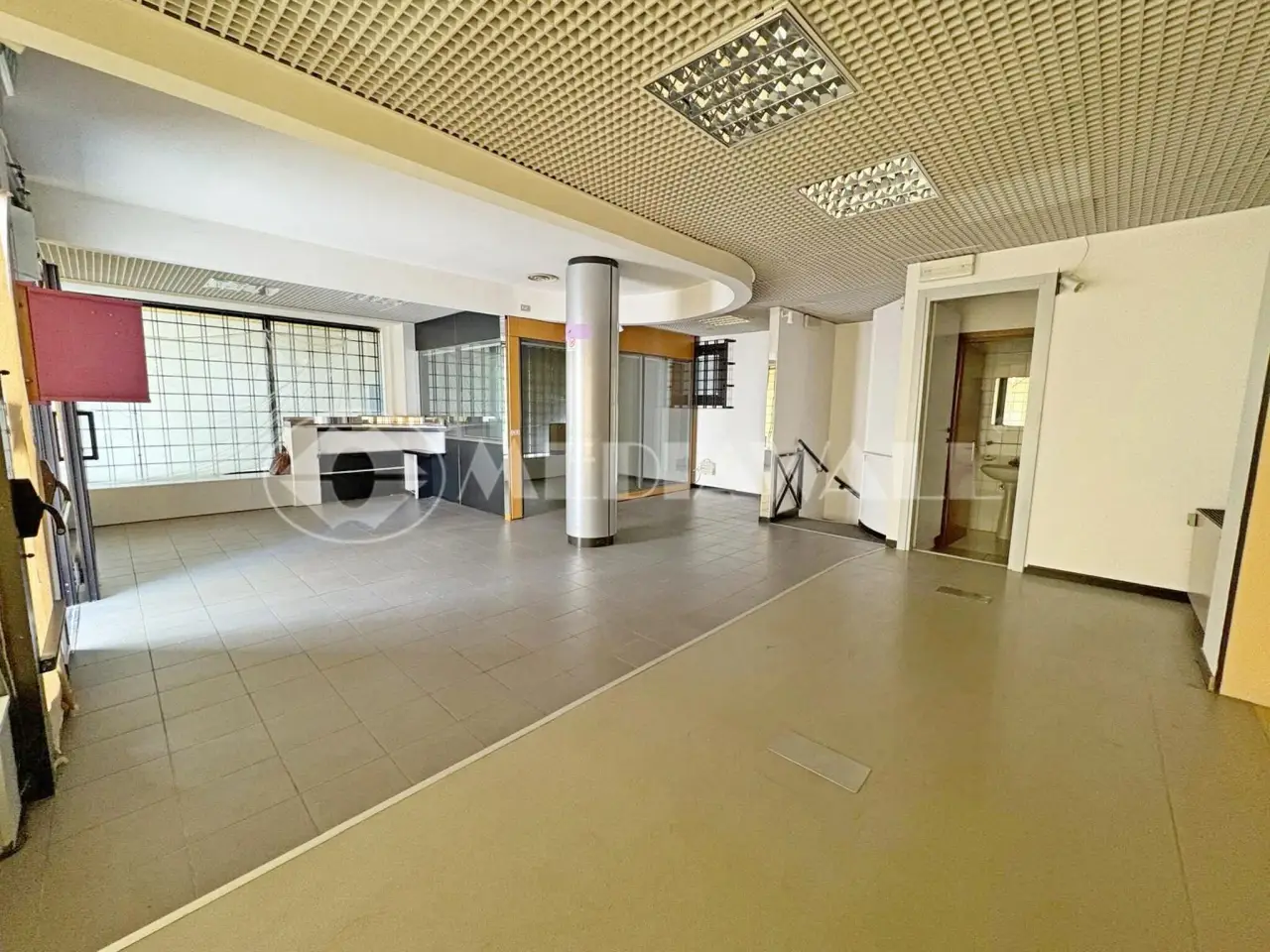 Palazzina commerciale in Via Marconi 1, Caneva, {3} - Foto 1