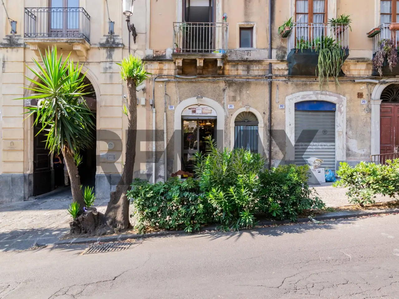 Negozio in Via Antonino di Sangiuliano 337/339, Catania, {3} - Foto 2