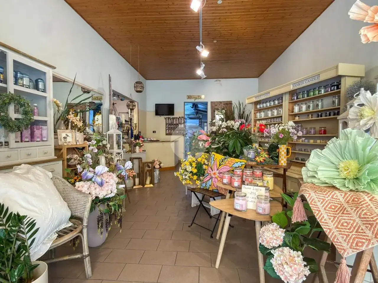 Negozio in Via Raffaello Bucci 39, Morciano Di Romagna, {3} - Foto 1