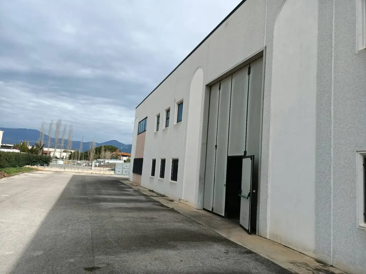 Capannone in Via Carrara 109, Latina, {3} - Foto 1