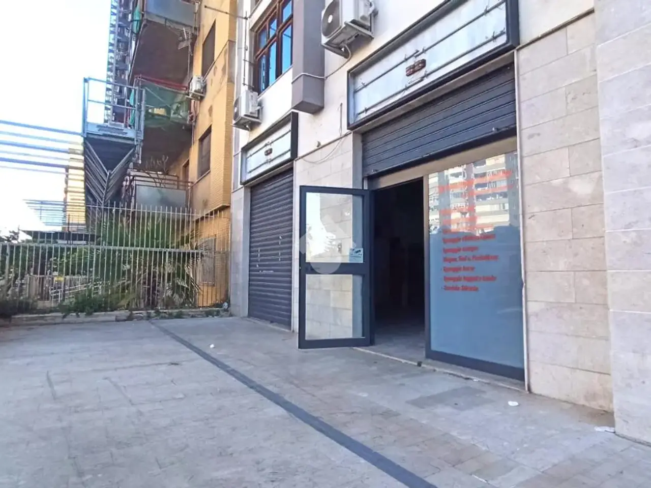 Negozio in Viale Croce Rossa 36, Palermo, {3} - Foto 1