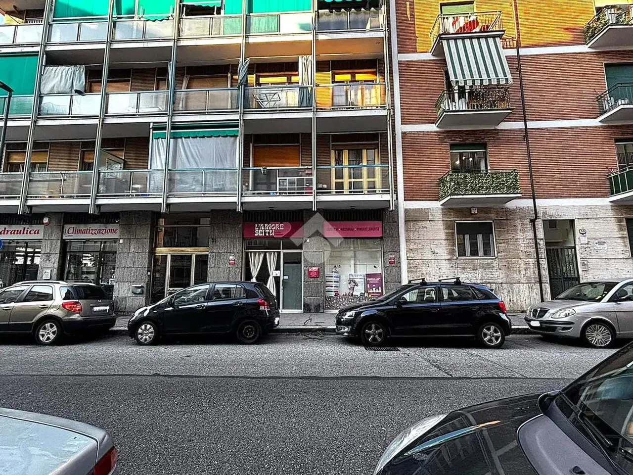 Negozio in Via Roccavione 51, Torino, {3} - Foto 1