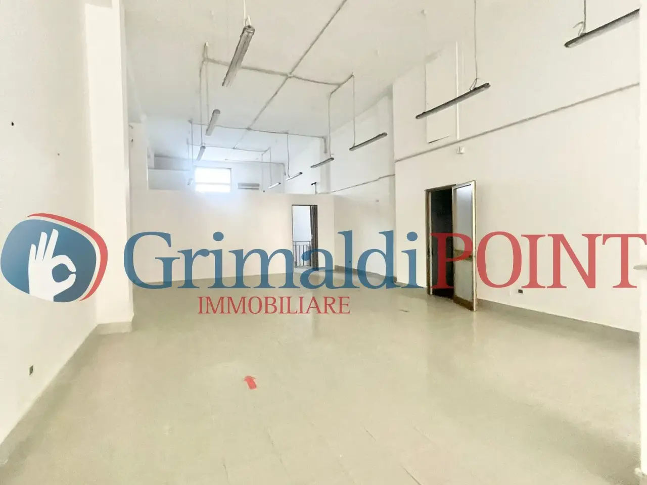 Negozio in Via Don Luigi Sturzo 53, Lecce, {3} - Foto 2