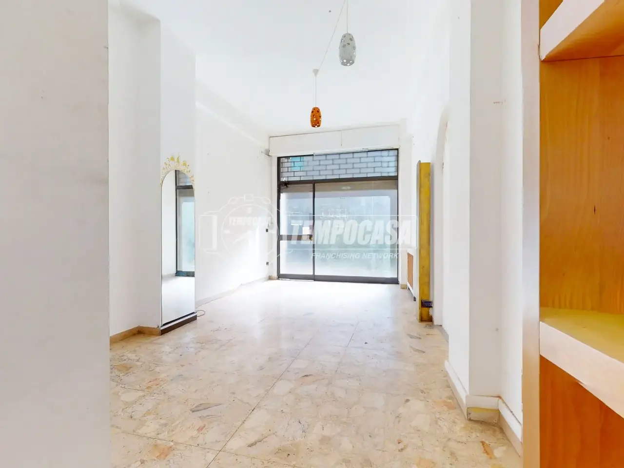 Negozio in Viale Luigi Vaschi 2/a, Mantova, {3} - Foto 2