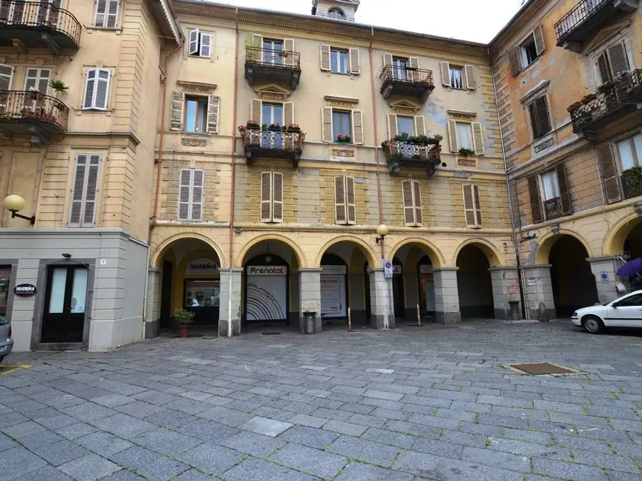 Negozio in Piazza Fiume 1, Biella, {3} - Foto 1