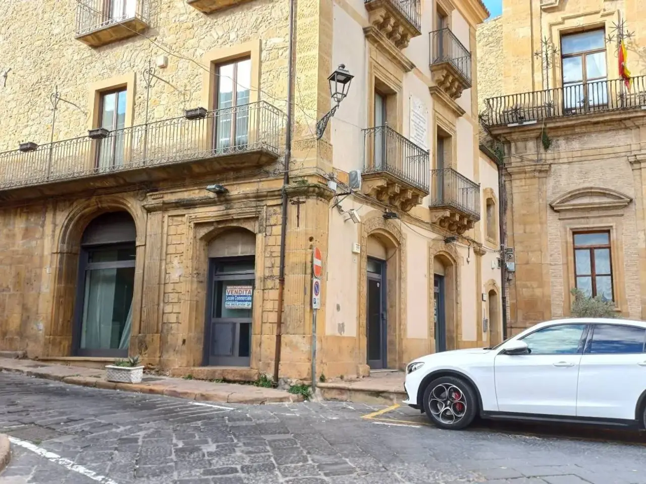 Negozio in Piazza Giuseppe Garibaldi 4, Piazza Armerina, {3} - Foto 1