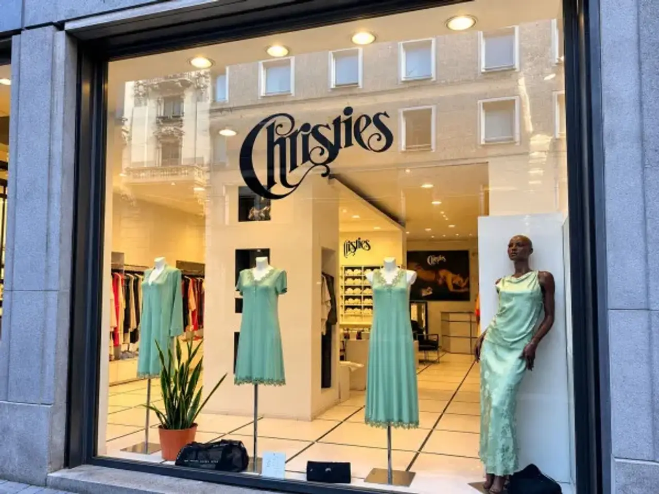 Abbigliamento in Corso Vercelli 51, Milano, {3} - Foto 1