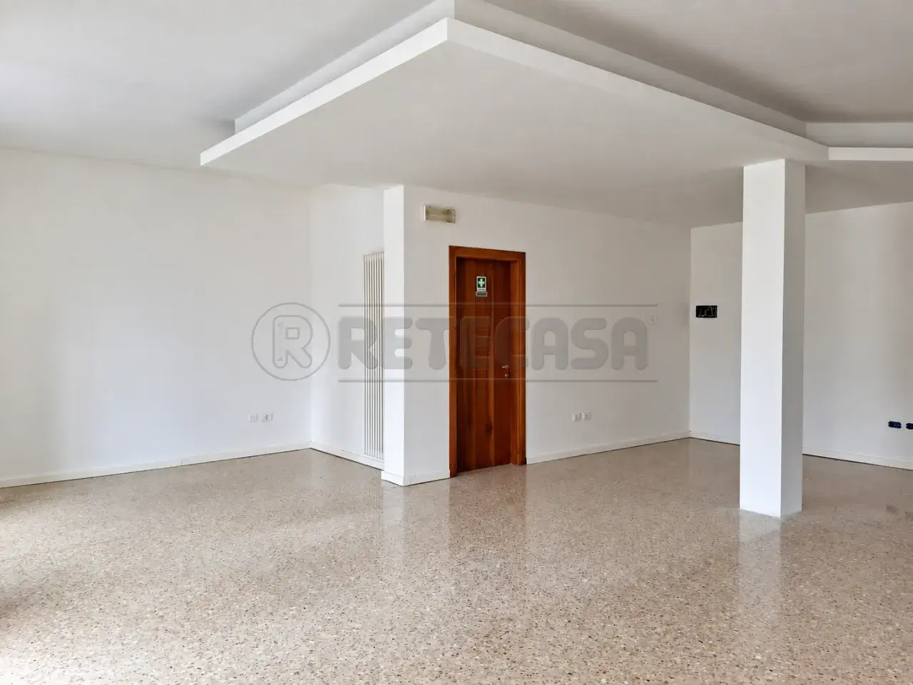 Palazzina commerciale in Piazza Giacomo Matteotti 33, Sandrigo, {3} - Foto 2