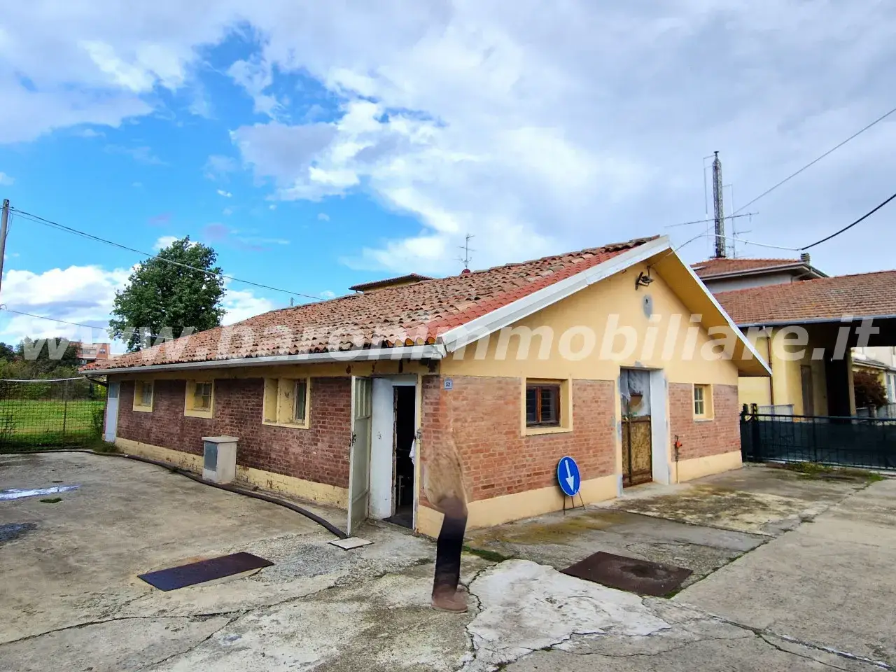 Magazzino in Via San Lorenzo,50, Valsamoggia, {3} - Foto 1