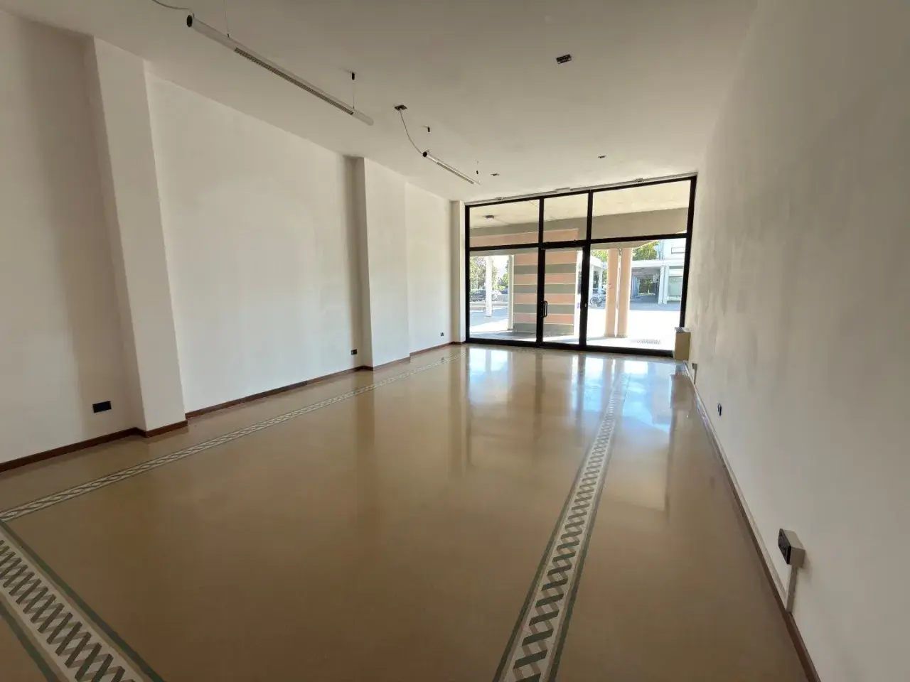 Negozio in Viale Giuseppe Mazzini, Abano Terme, {3} - Foto 2