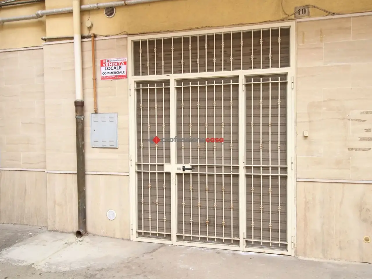 Negozio in Via De Viti De Marco 10, Foggia, {3} - Foto 1