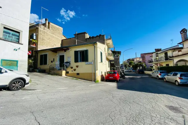 3-room flat in Via Ulpio Titiano, Fara in Sabina - Photo 1