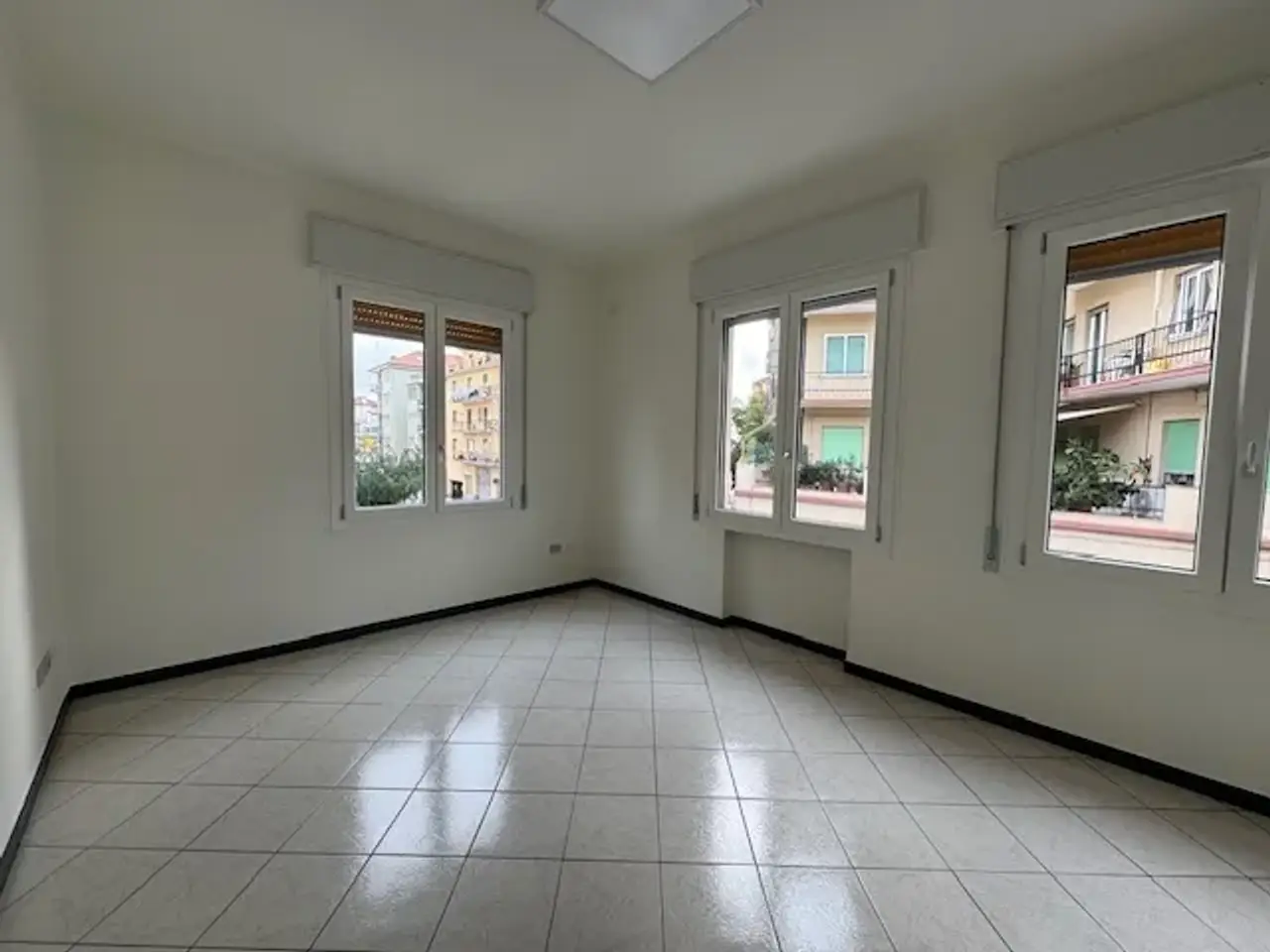 Ufficio in Via Raffaele Giannetti, Imperia, {3} - Foto 1