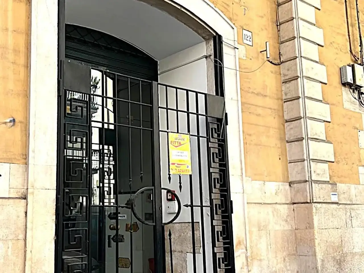 Palazzina commerciale in Via Principe Amedeo, Bari, {3} - Foto 2