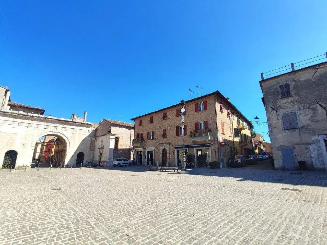 Magazzino in Via Palazzi-Gisberti 3, Fano, {3} - Foto 1