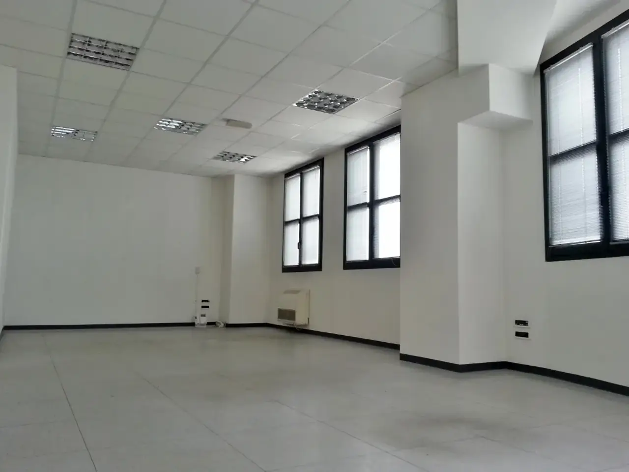Ufficio in Viale della Meccanica, Vicenza, {3} - Foto 1