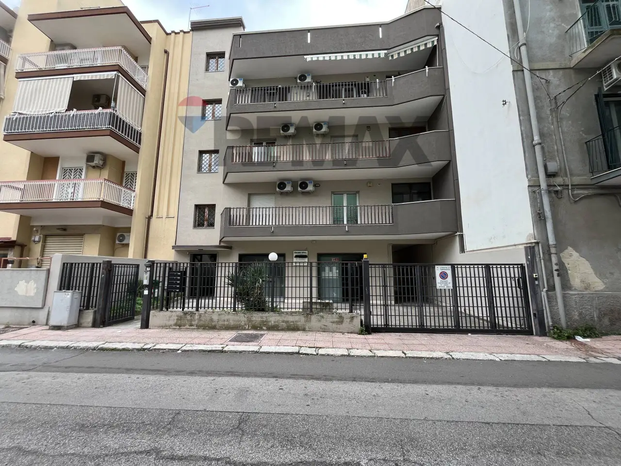 Negozio in , Taranto, {3} - Foto 1