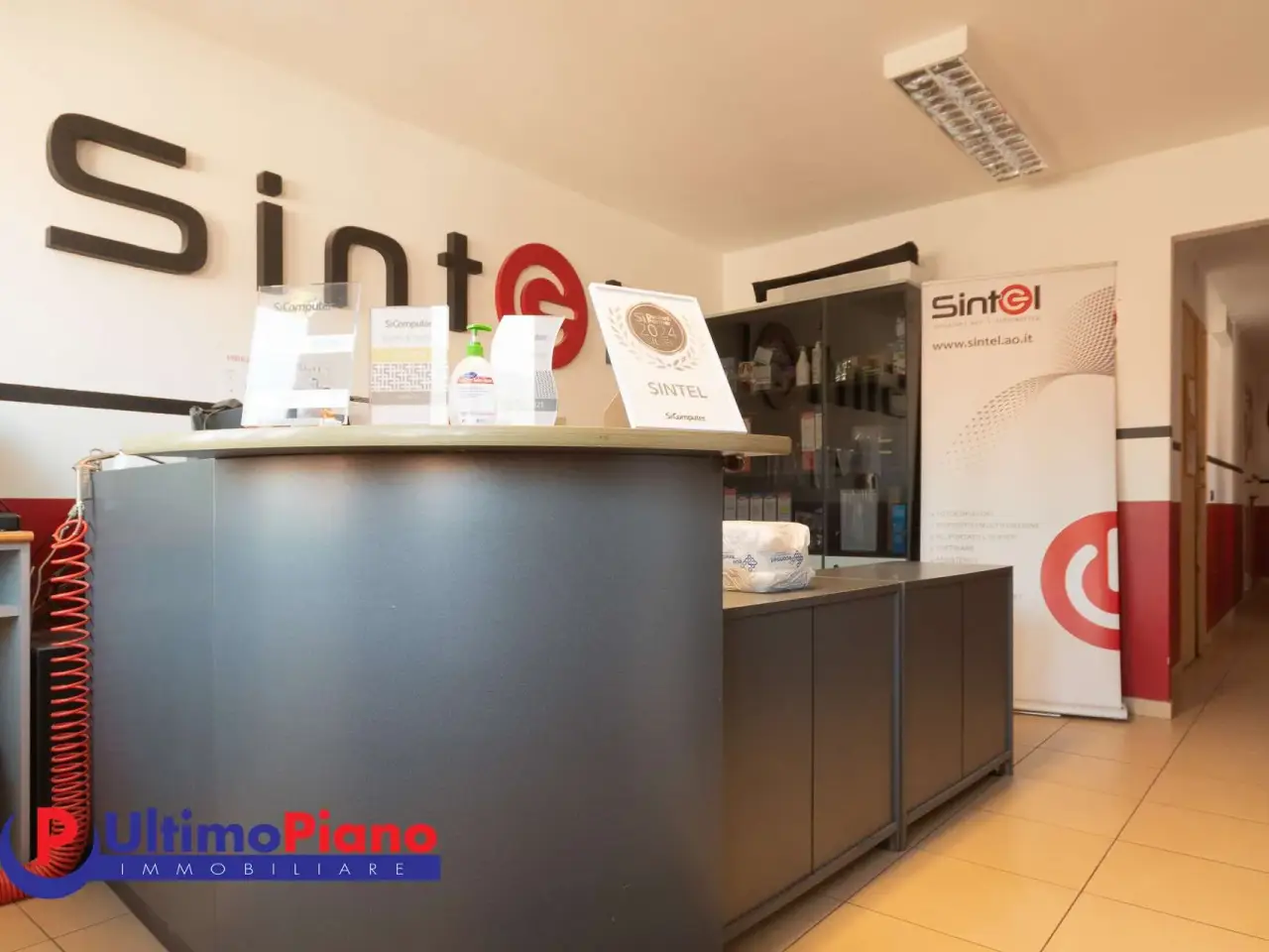 Ufficio in Via Lavoratori Vittime col Du Mont 21, Aosta, {3} - Foto 1