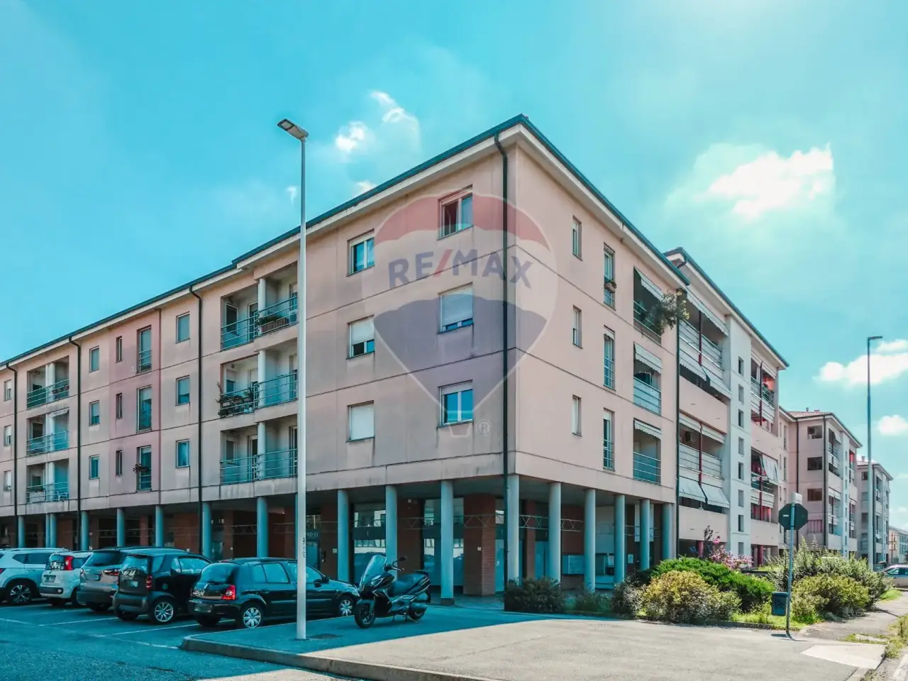 Negozio in Via Bruno Raimondi 3, Busto Arsizio, {3} - Foto 1