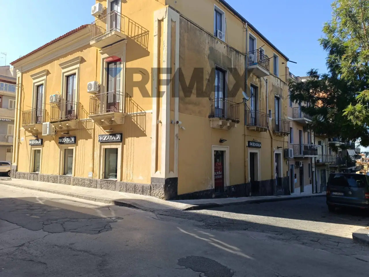 Negozio in Piazza Regina Margherita 12, Ramacca, {3} - Foto 1
