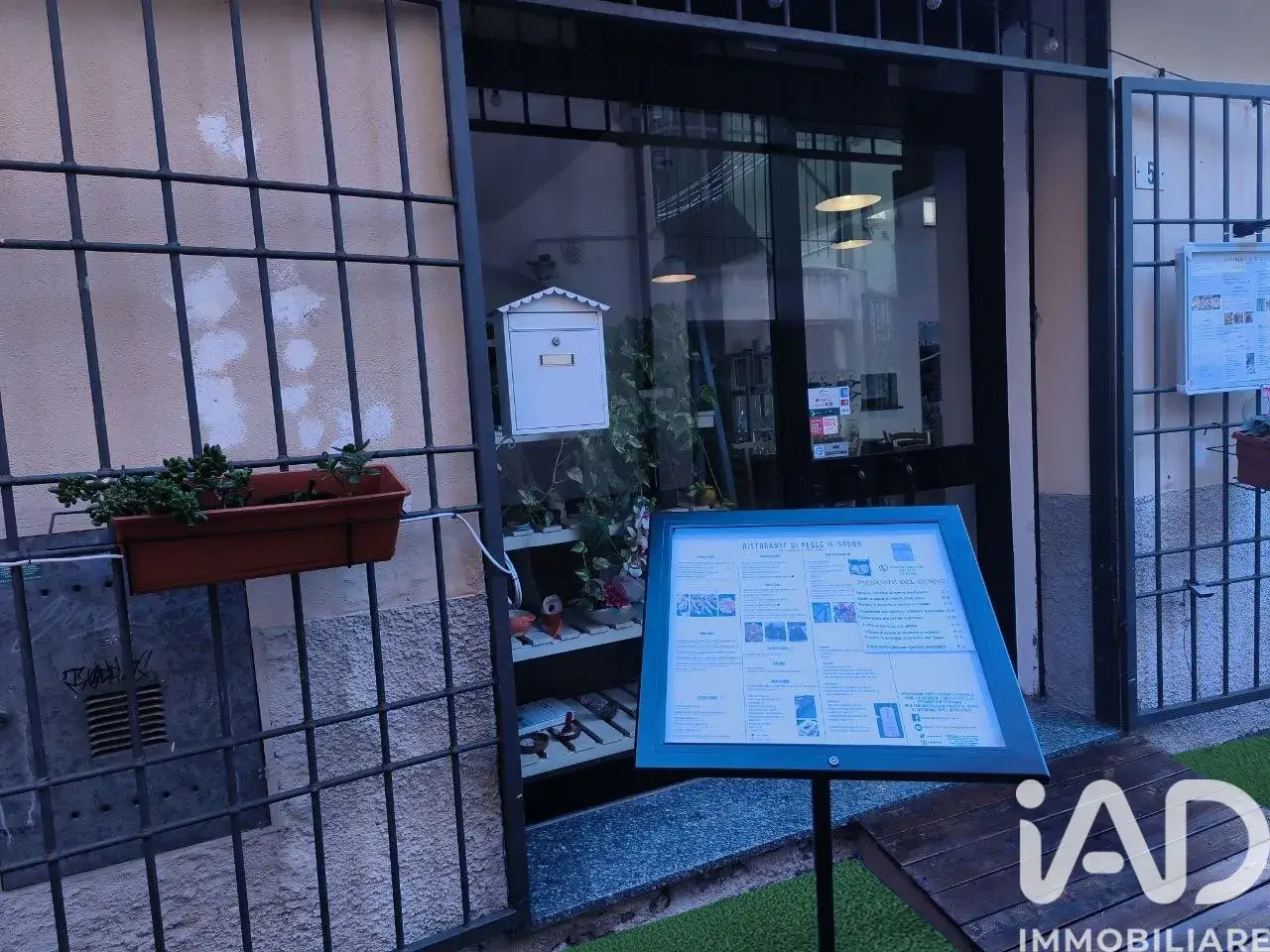 Esercizio commerciale in Via al Giardino, Loano, {3} - Foto 2