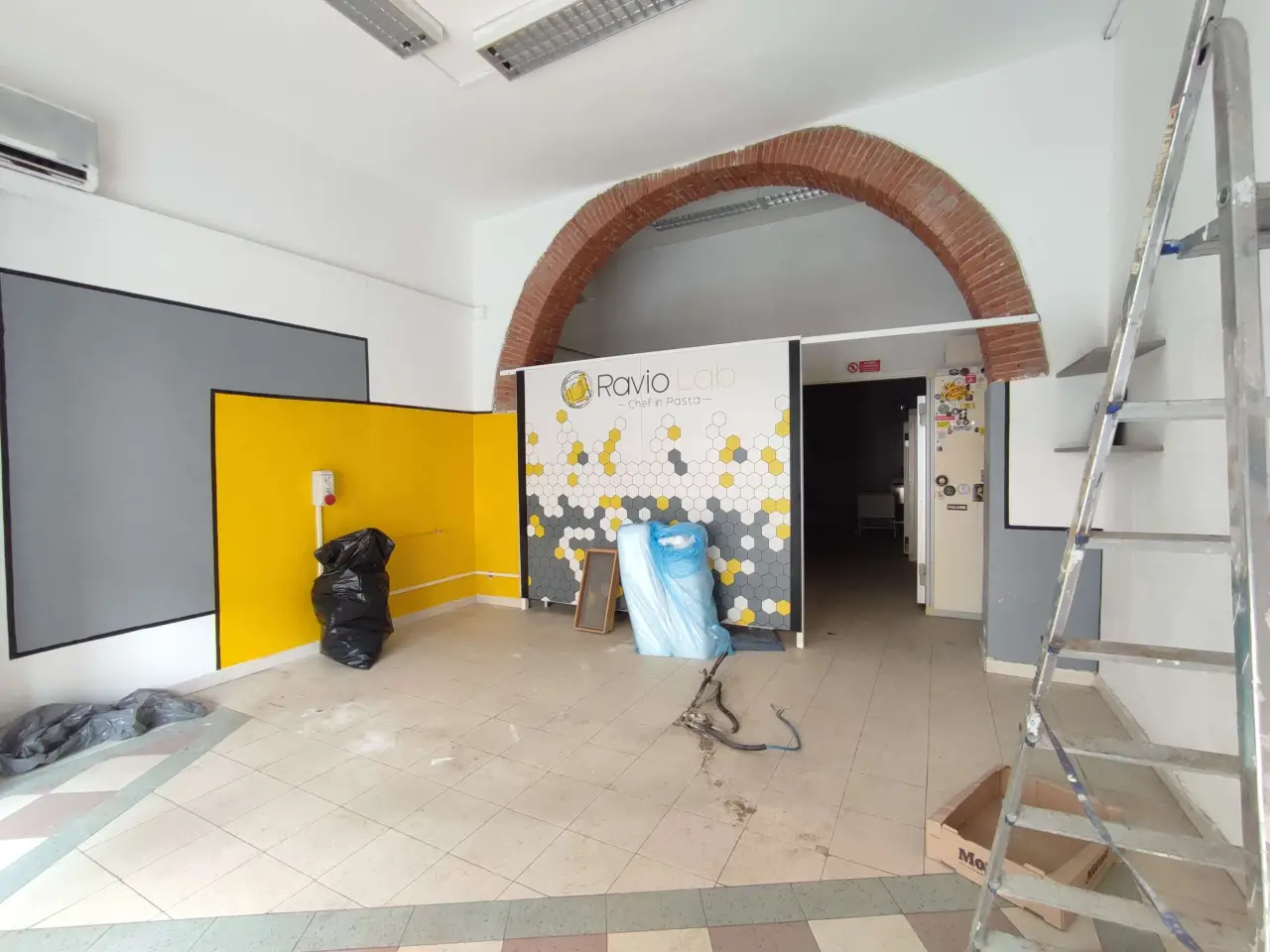 Negozio in Via Provinciale Pisana 97, Livorno, {3} - Foto 2