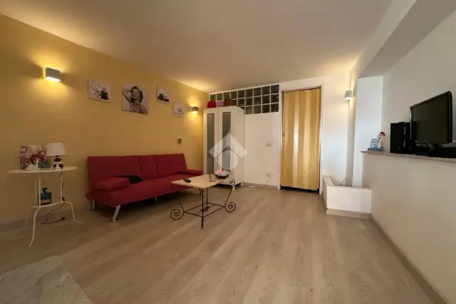 One-room flat in Via Schiavone Mati 10, Reggio di Calabria - Photo 1