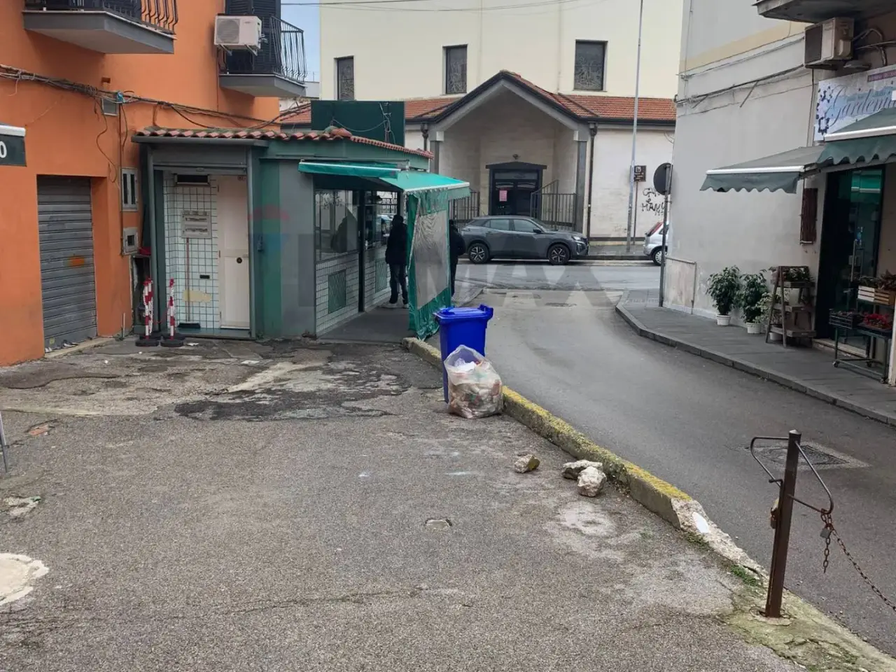 Negozio in Via Antonio Cacciapuoti 10, Pozzuoli, {3} - Foto 2