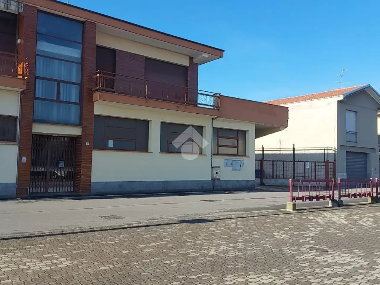 Negozio in Via Maria Montessori, Castano Primo, {3} - Foto 2