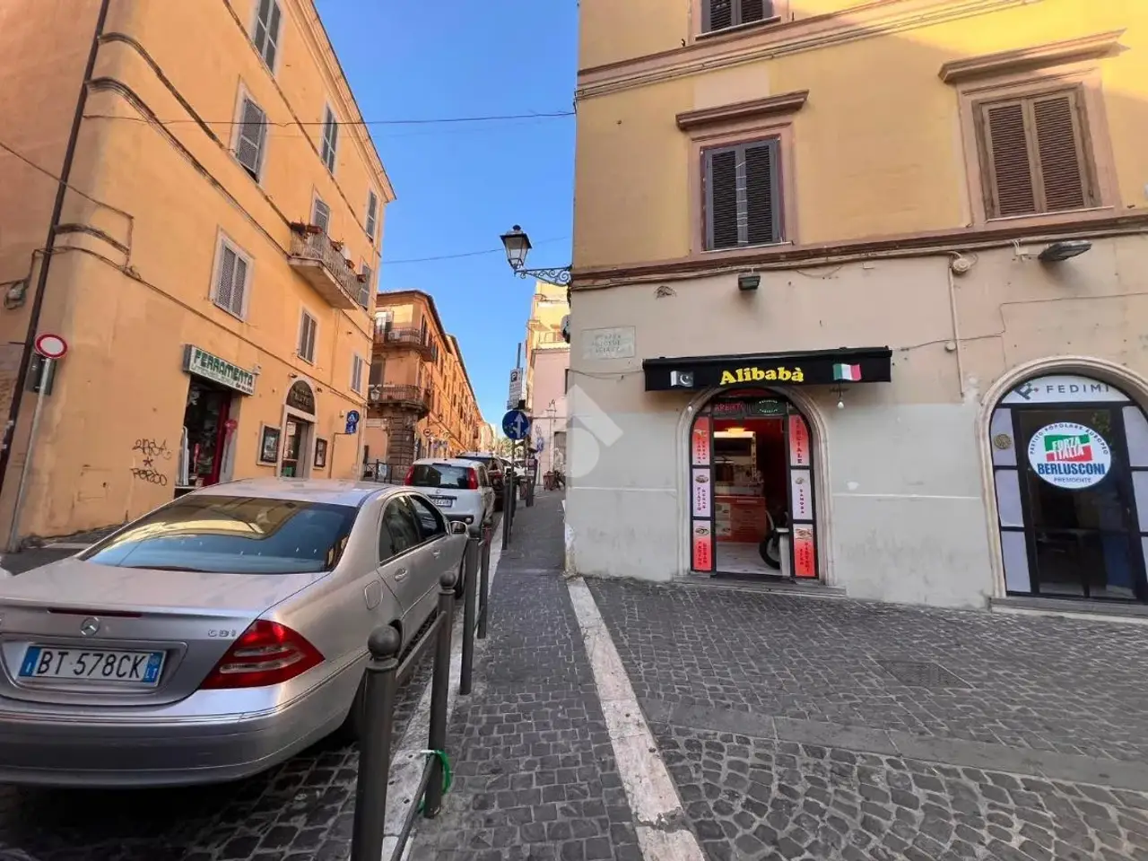 Negozio in Piazza Carducci 1, Albano Laziale, {3} - Foto 2