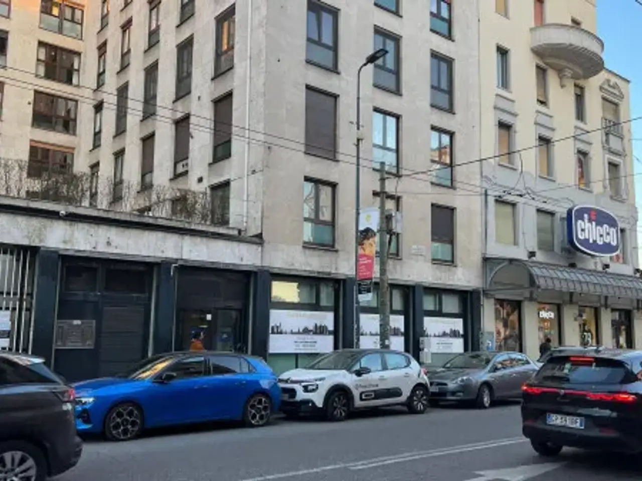 Negozio in Via Giovanni Pierluigi da Palestrina 2, Milano, {3} - Foto 2