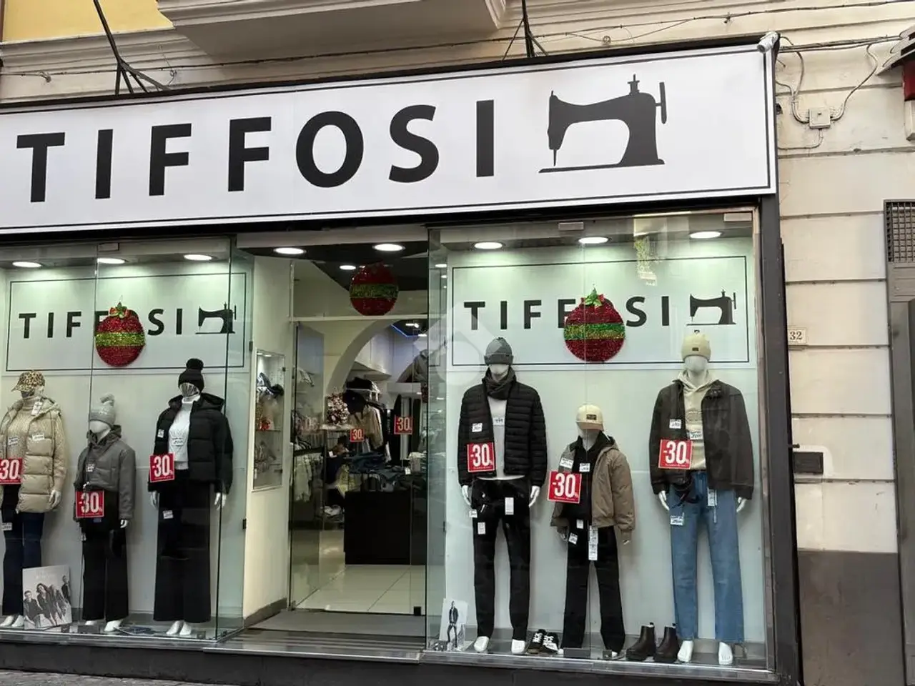 Negozio in Via Nocera 32, Castellammare Di Stabia, {3} - Foto 1