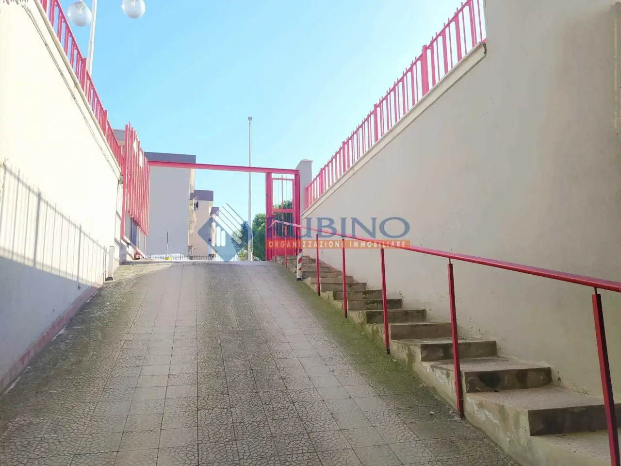 Parcheggio chiuso in Viale Germania 4, Trani, {3} - Foto 2