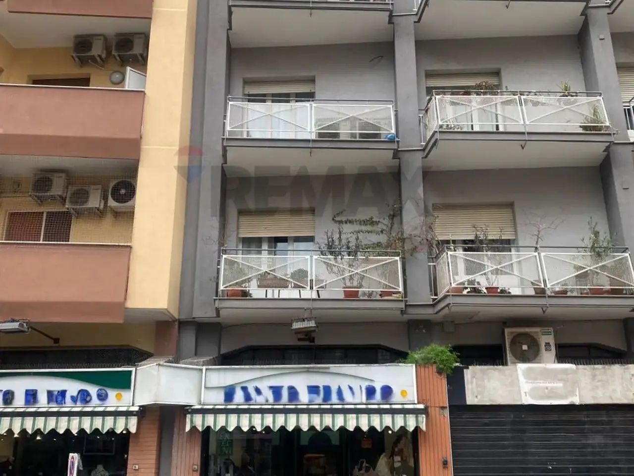 Negozio in Via Giulio Petroni 43/F, Bari, {3} - Foto 1