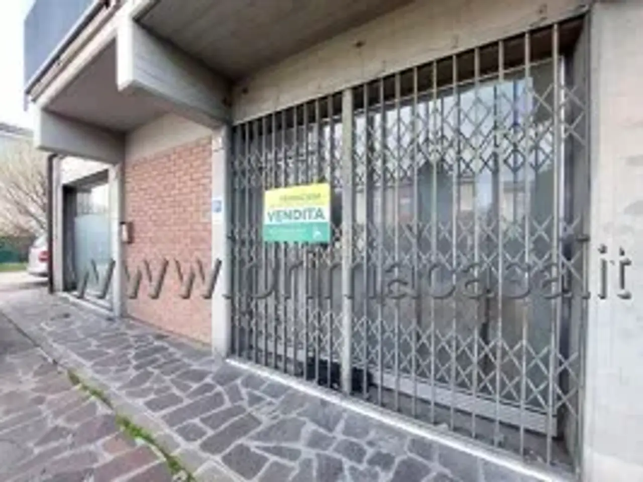 Negozio in Via Colombo 39-39aa, Carpi, {3} - Foto 1