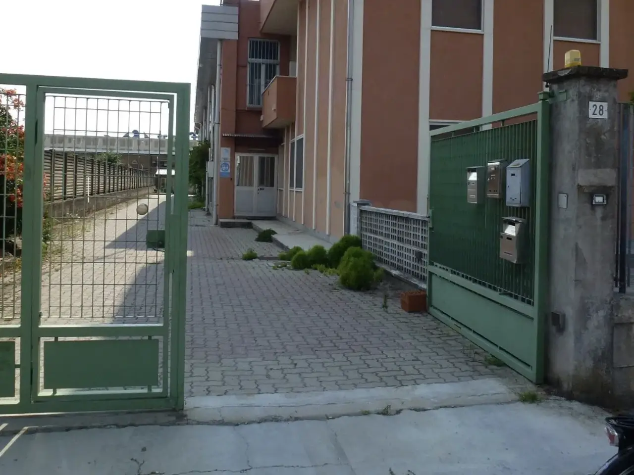 Capannone in Via Candido Sassone, Vercelli, {3} - Foto 1