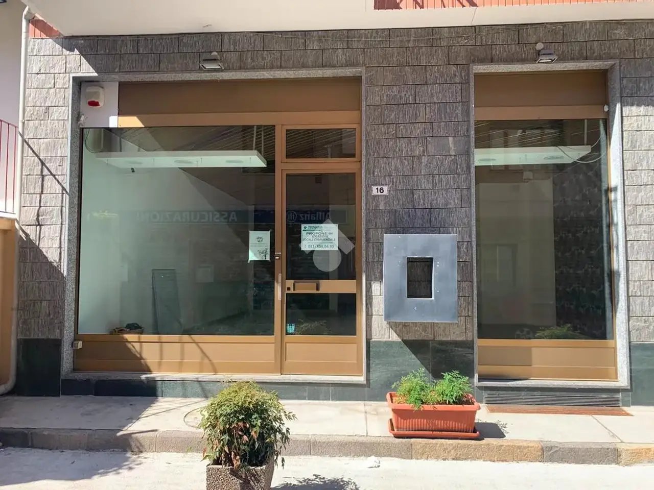 Negozio in Via Martiri della Libertà 16, Leini', {3} - Foto 2