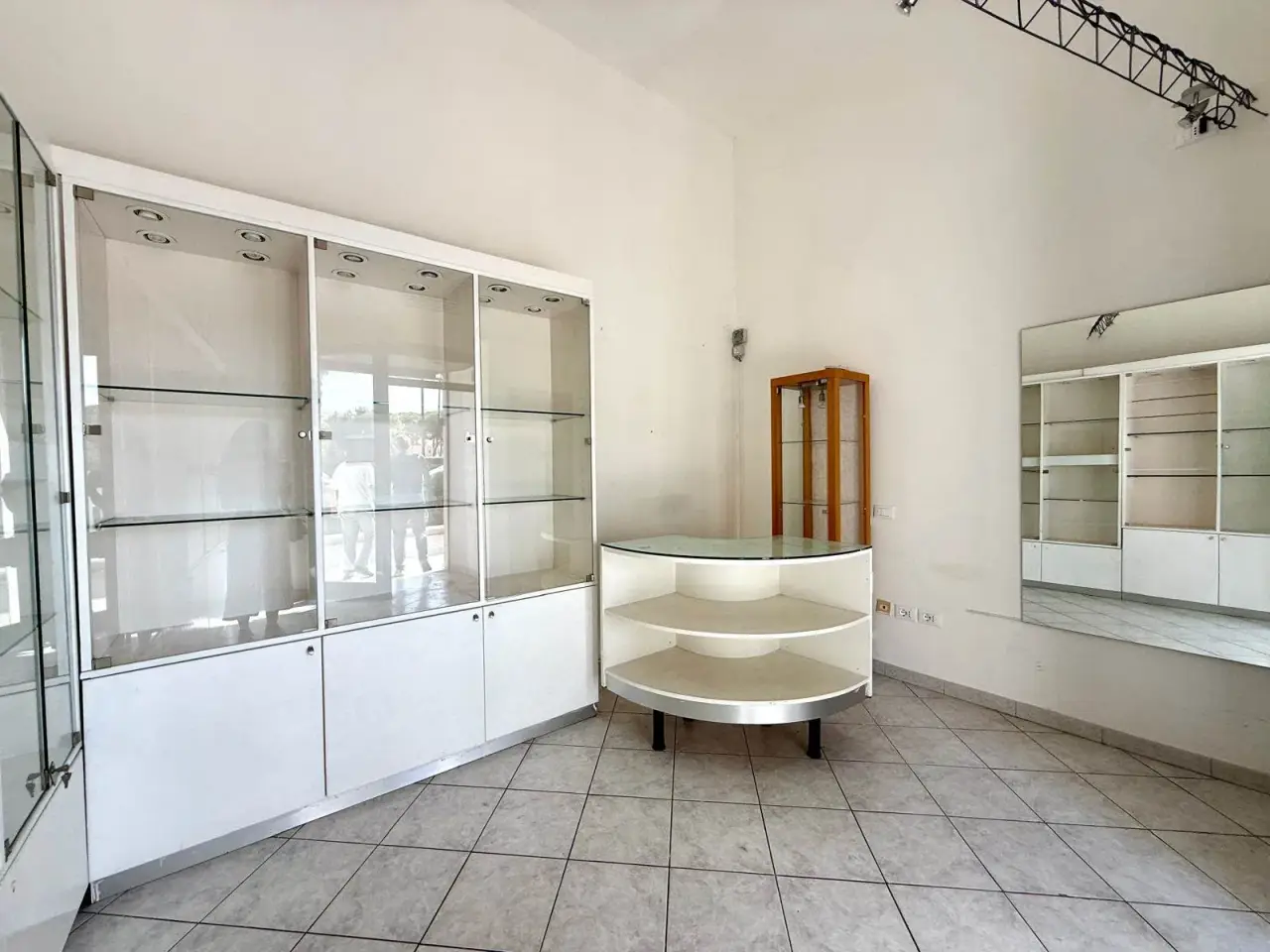 Negozio in Aldo Moro, Cecina, {3} - Foto 1