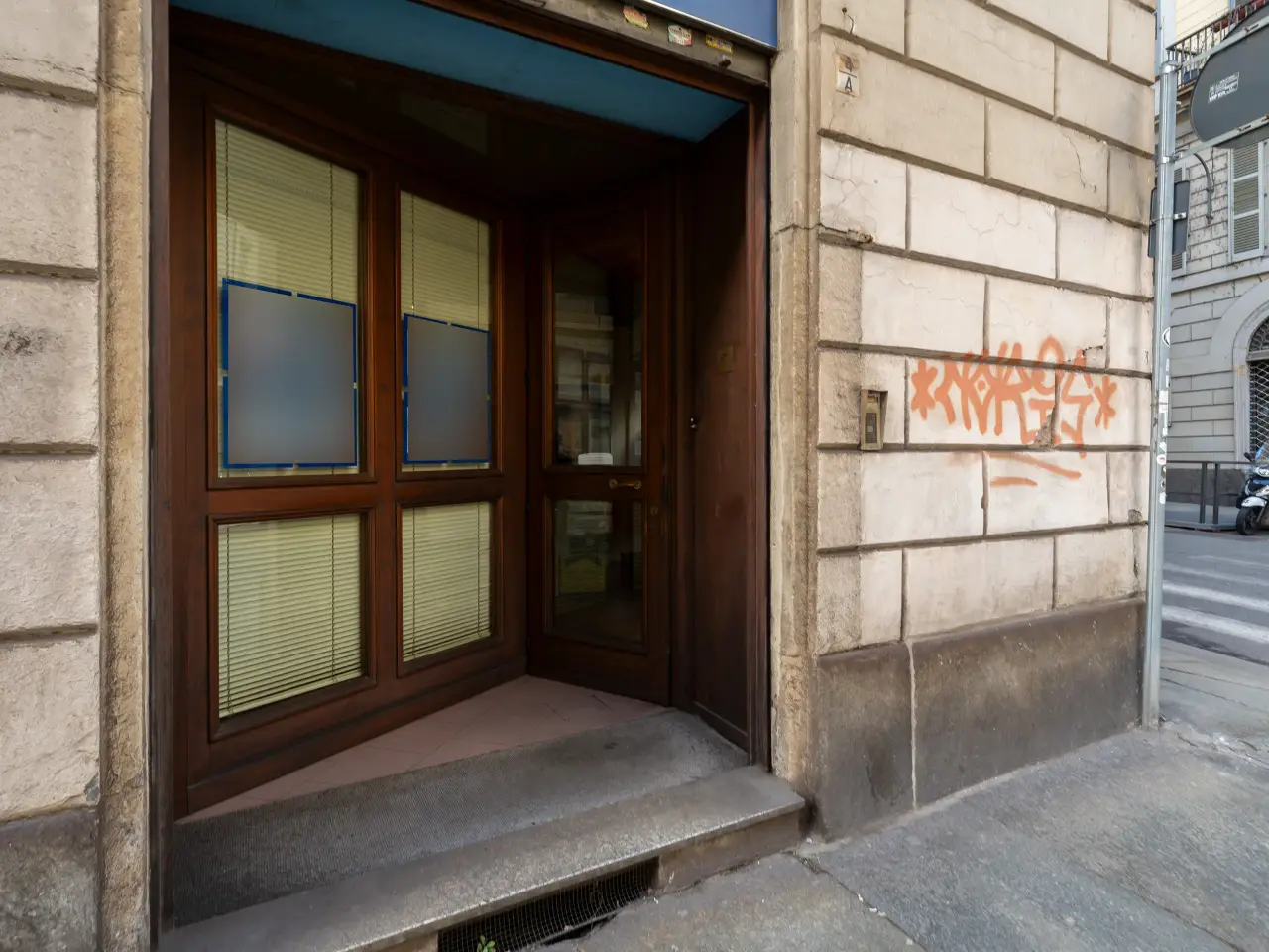 Negozio in Via Alfonso Bonafous 4, Torino, {3} - Foto 2
