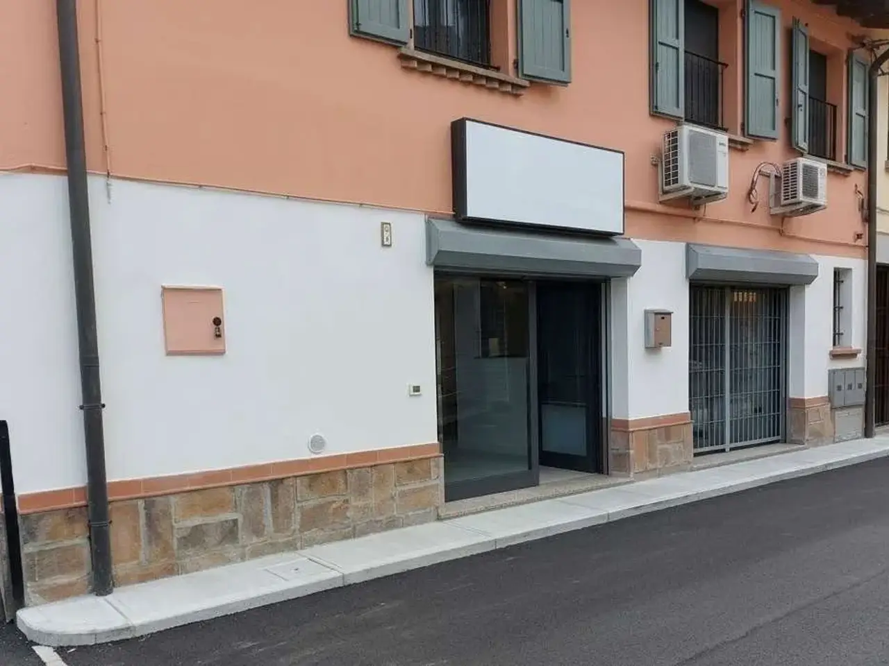 Negozio in Via Vico G.B. 132. , Reggio nell'Emilia, {3} - Foto 1