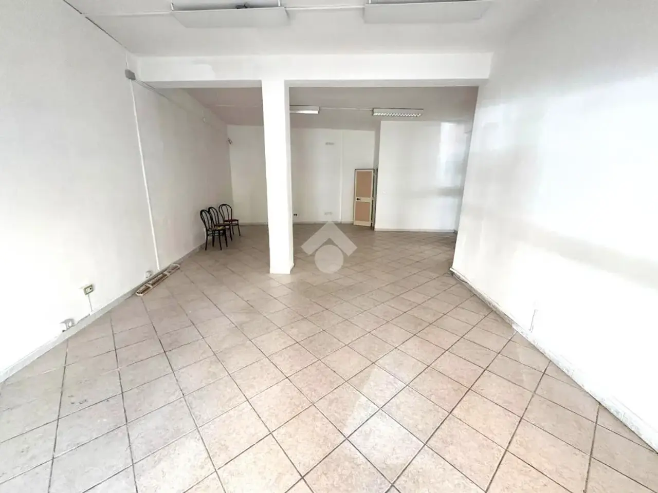 Negozio in Via Anglona 10, Cagliari, {3} - Foto 1