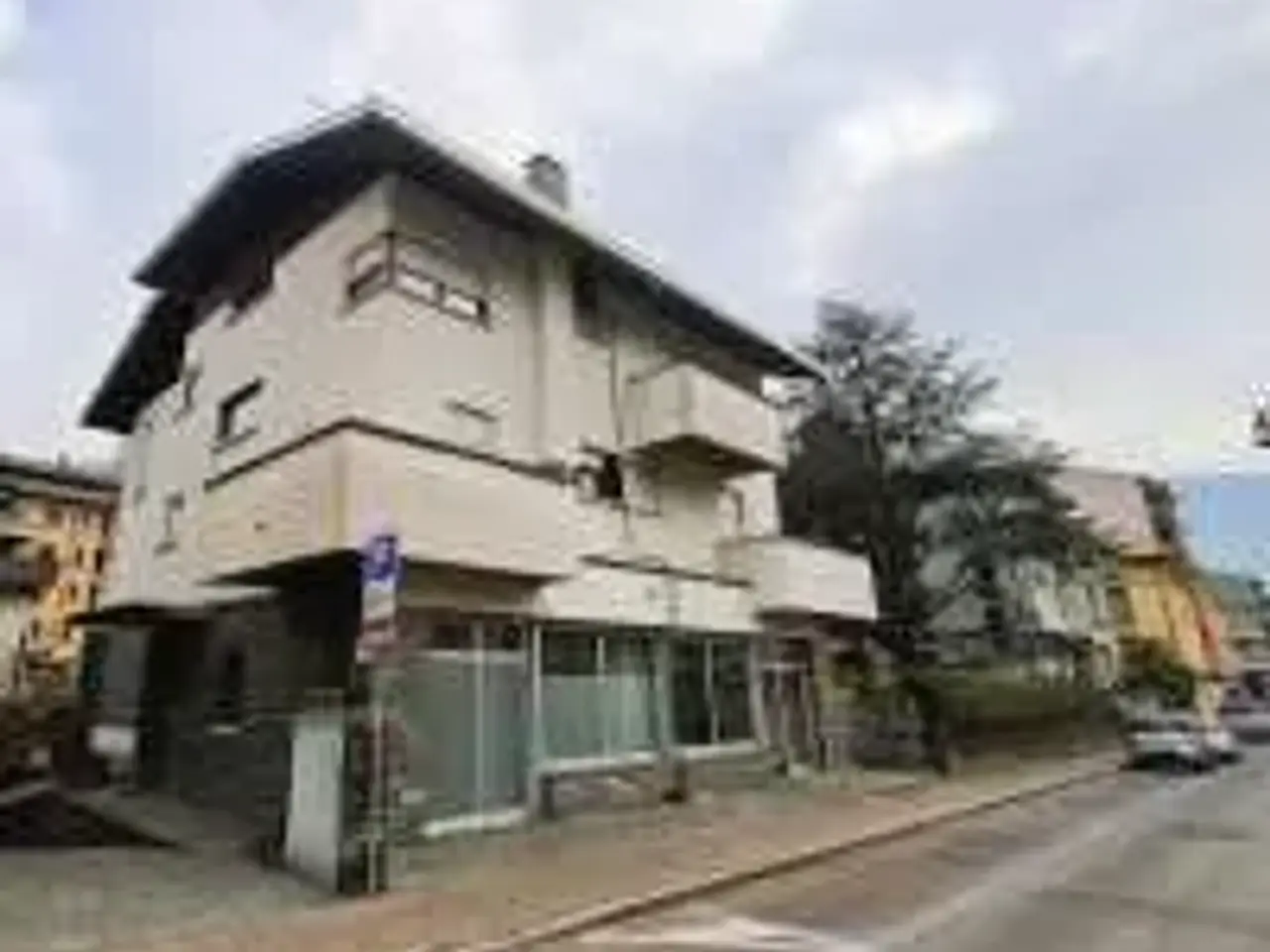 Esercizio commerciale in Sondrio Via Lungo Mallero Cadorna, Sondrio, {3} - Foto 1