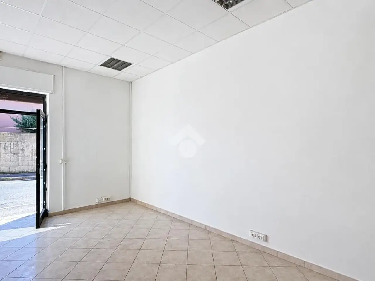 Negozio in Via Provinciale Pisana 509, Livorno, {3} - Foto 2