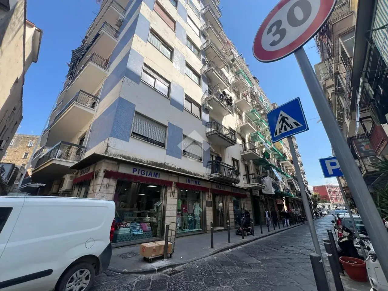 Magazzino in Via San Cosmo Fuori Porta Nolana 107, Napoli, {3} - Foto 1
