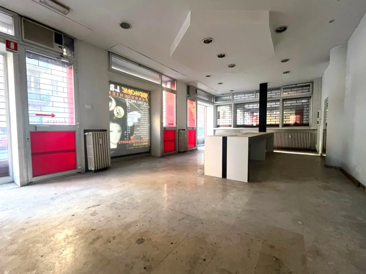 Palazzina commerciale in Via XXI Aprile, Bologna, {3} - Foto 1