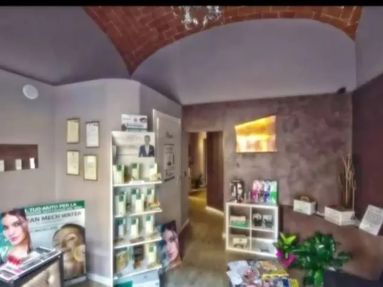 Negozio in Via Ammiraglio Burzagli, Montevarchi, {3} - Foto 2