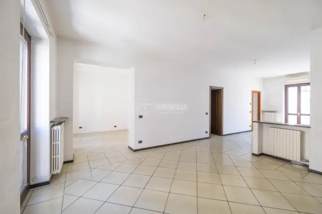 4-room flat in Via Goffredo Mameli, Novara - Photo 1