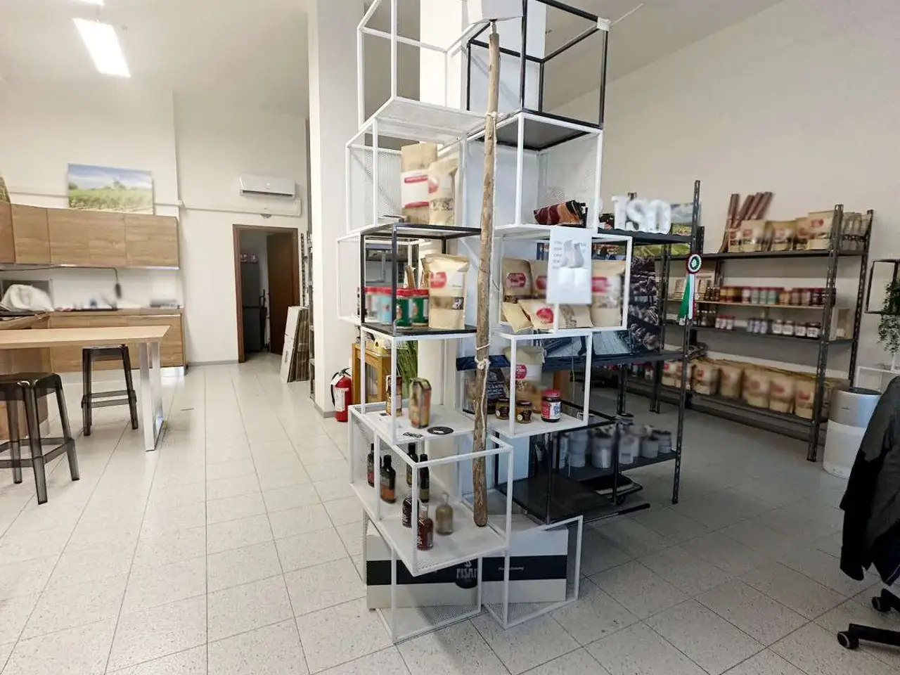 Negozio in , Verona, {3} - Foto 1
