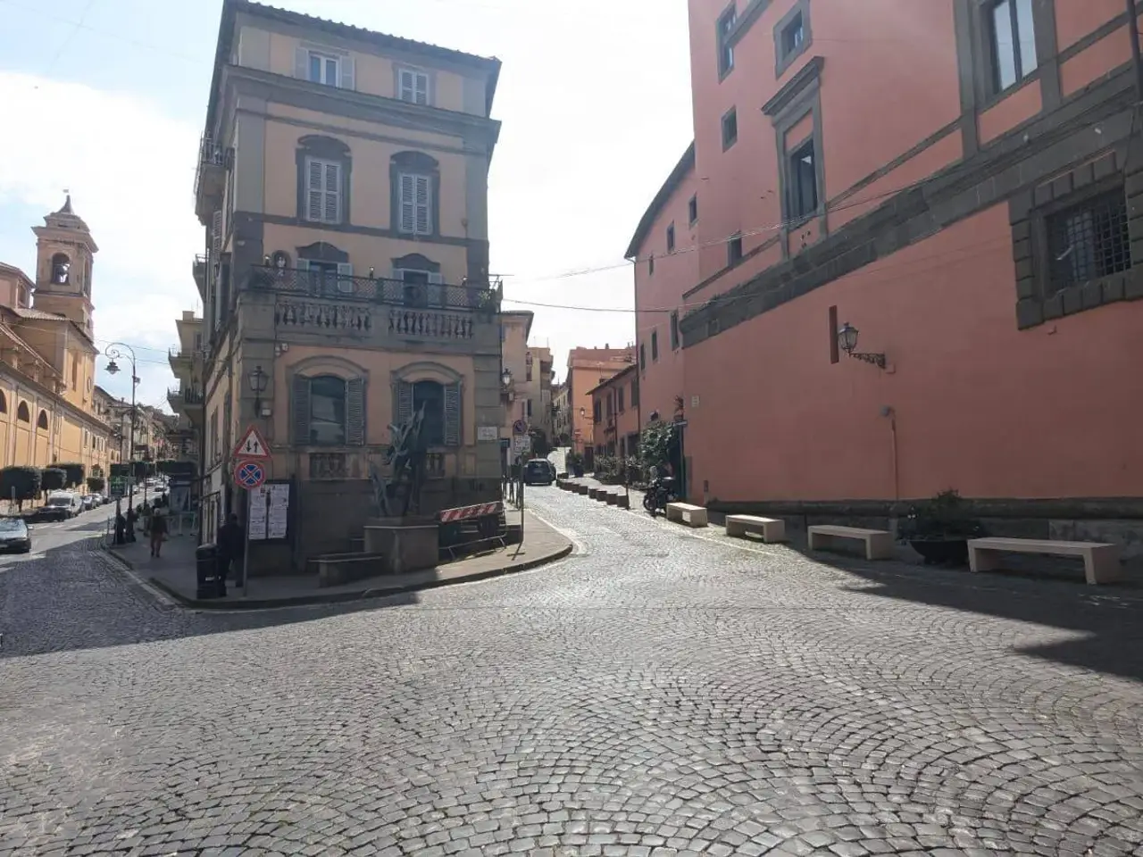 Locale commerciale in Piazza San Barnaba 15, Marino, Marino, {3} - Foto 1