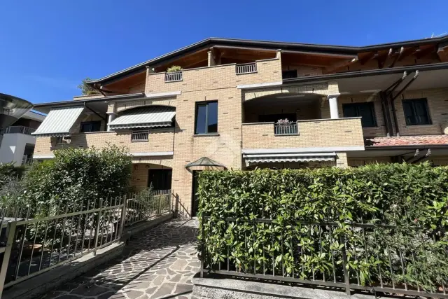 3-room flat in Via Adamello 10, Carugate - Photo 1